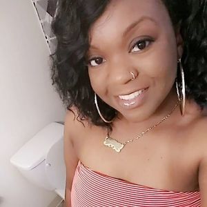 Meet your Posher, Monique